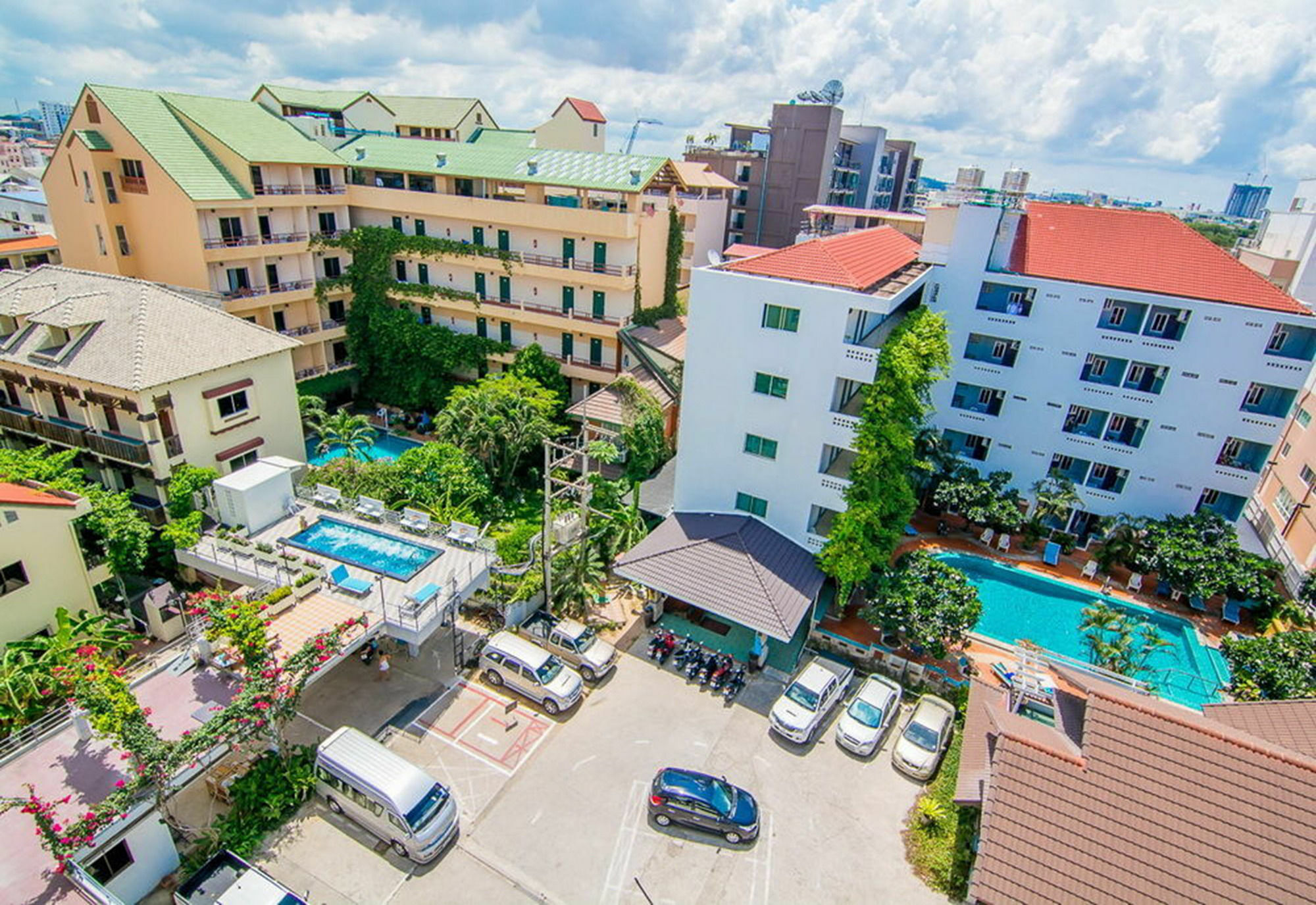 Hotel Sutus Court 5 Pattaya Zewnętrze zdjęcie